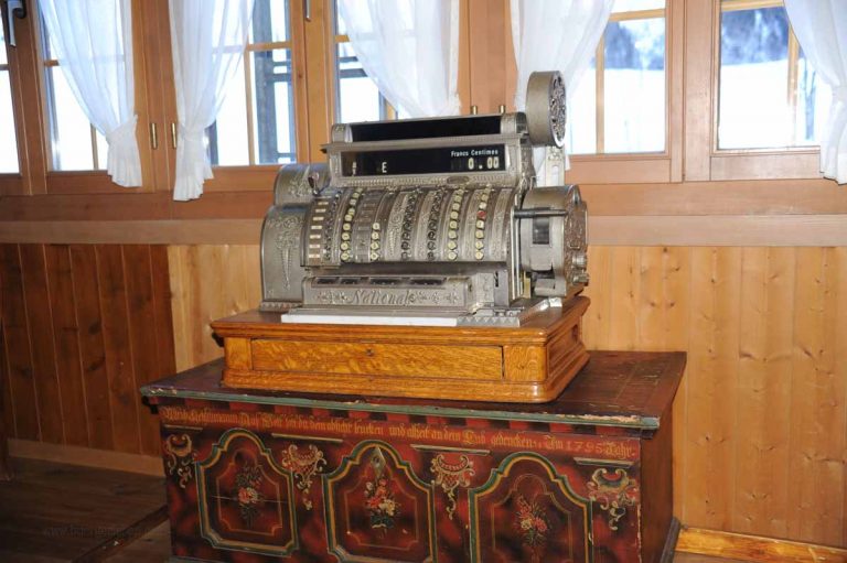 c Peter Schildknecht