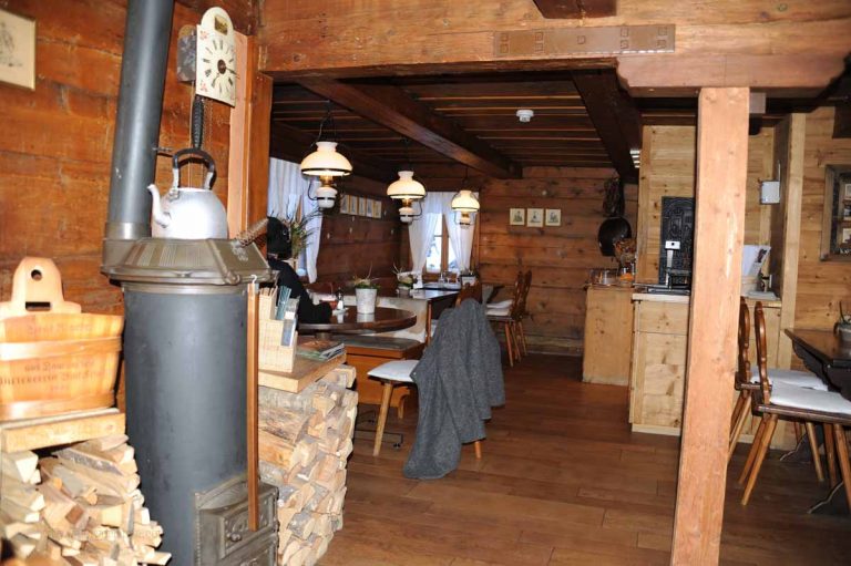 c Peter Schildknecht