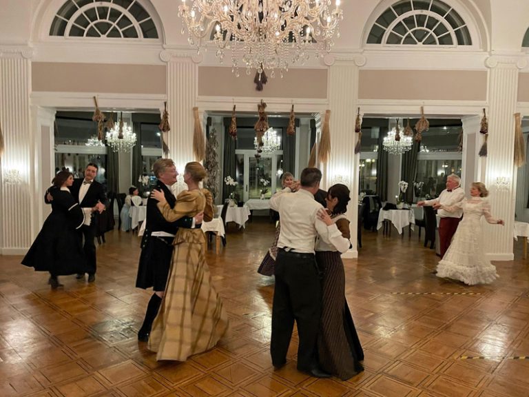 Ballroom dancing (2022)