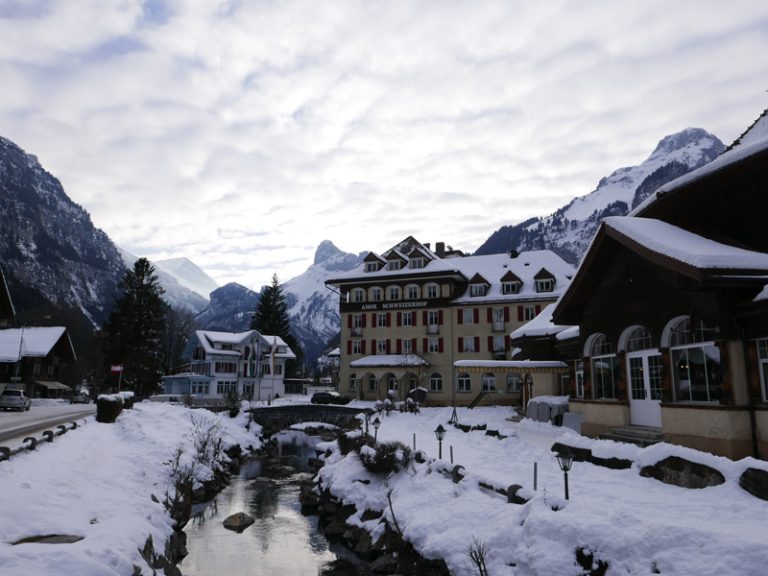 Blick ins abendliche Dorf (2019)