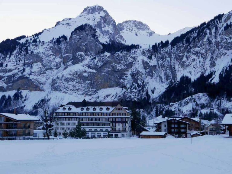...und fern mit Bergpanorama dahinter