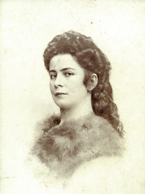 where you can see her beautiful / man besonders gut ihre schönen