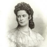 her hairstyle / ihre Frisuren sieht